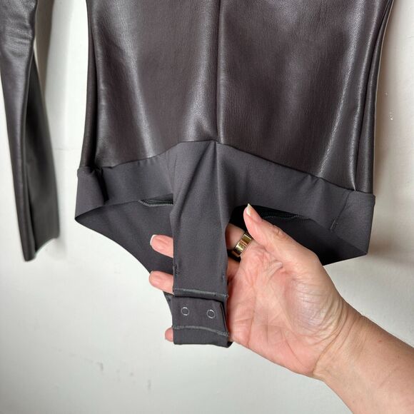NWT Skims SET Soot Faux Leather Long Sleeve High Neck Bodysuit Biker Shorts XS - Picture 3 of 16